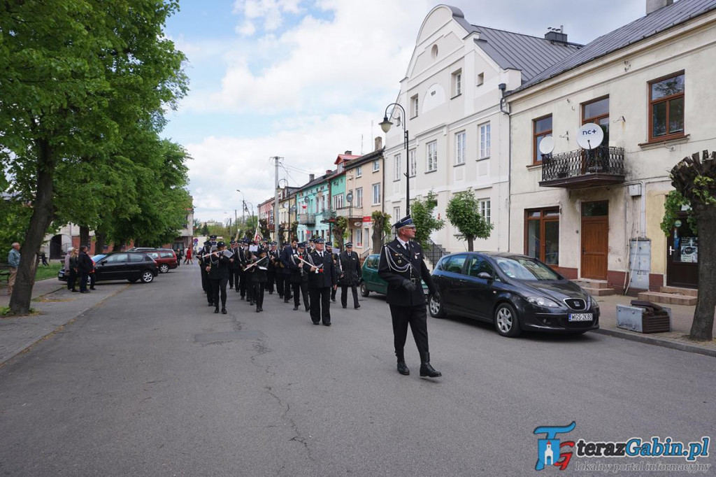 Gąbin uczcił rocznicę uchwalenia Konstytucji. Świętowali również strażacy. [zdjęcia]