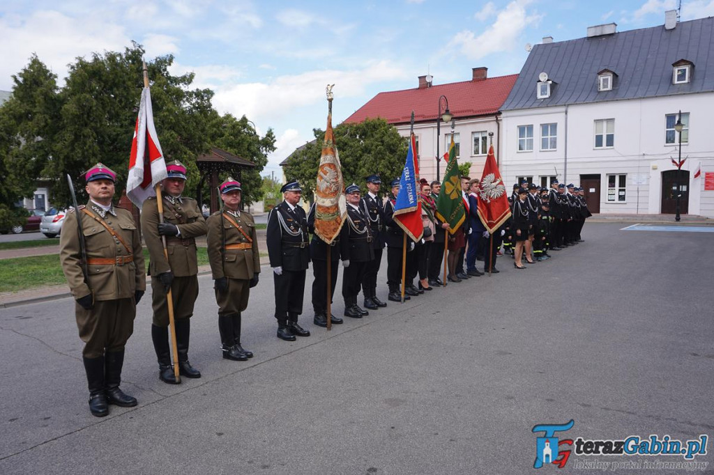 Gąbin uczcił rocznicę uchwalenia Konstytucji. Świętowali również strażacy. [zdjęcia]