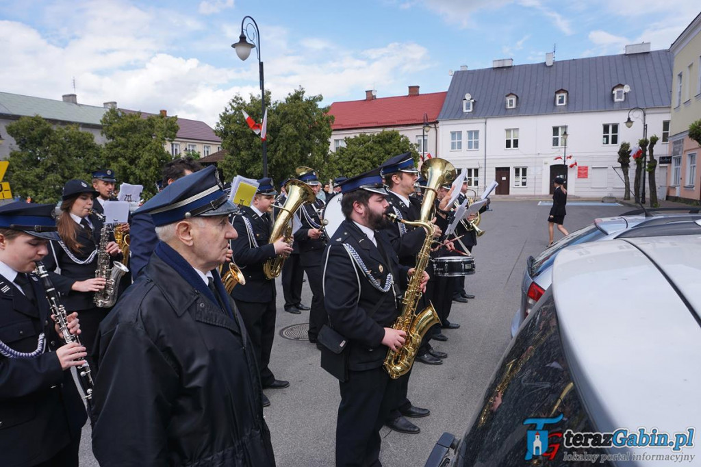 Gąbin uczcił rocznicę uchwalenia Konstytucji. Świętowali również strażacy. [zdjęcia]