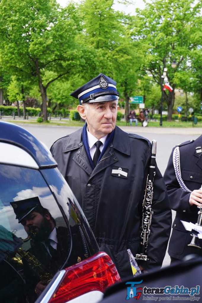 Gąbin uczcił rocznicę uchwalenia Konstytucji. Świętowali również strażacy. [zdjęcia]