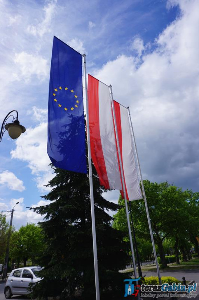 Gąbin uczcił rocznicę uchwalenia Konstytucji. Świętowali również strażacy. [zdjęcia]