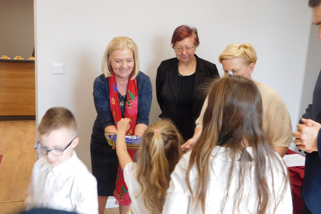 Gąbińska biblioteka zorganizowała konkurs recytatorski. Mamy zdolną młodzież. [zdjęcia]