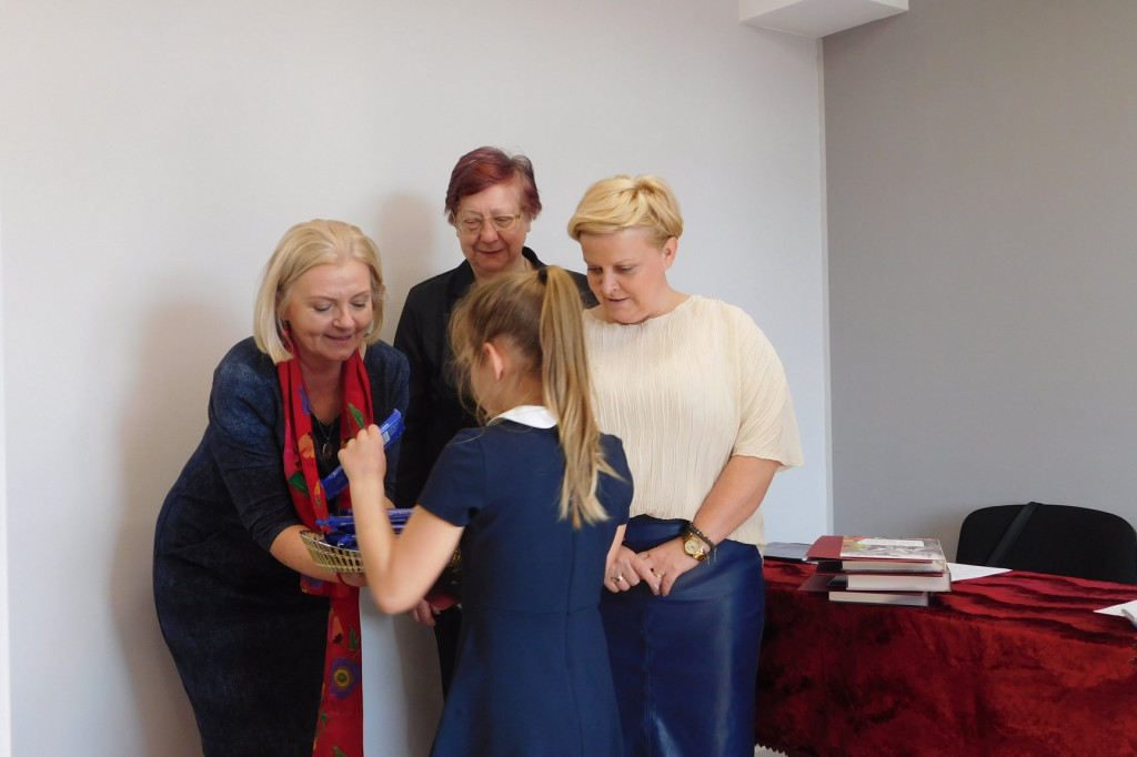 Gąbińska biblioteka zorganizowała konkurs recytatorski. Mamy zdolną młodzież. [zdjęcia]