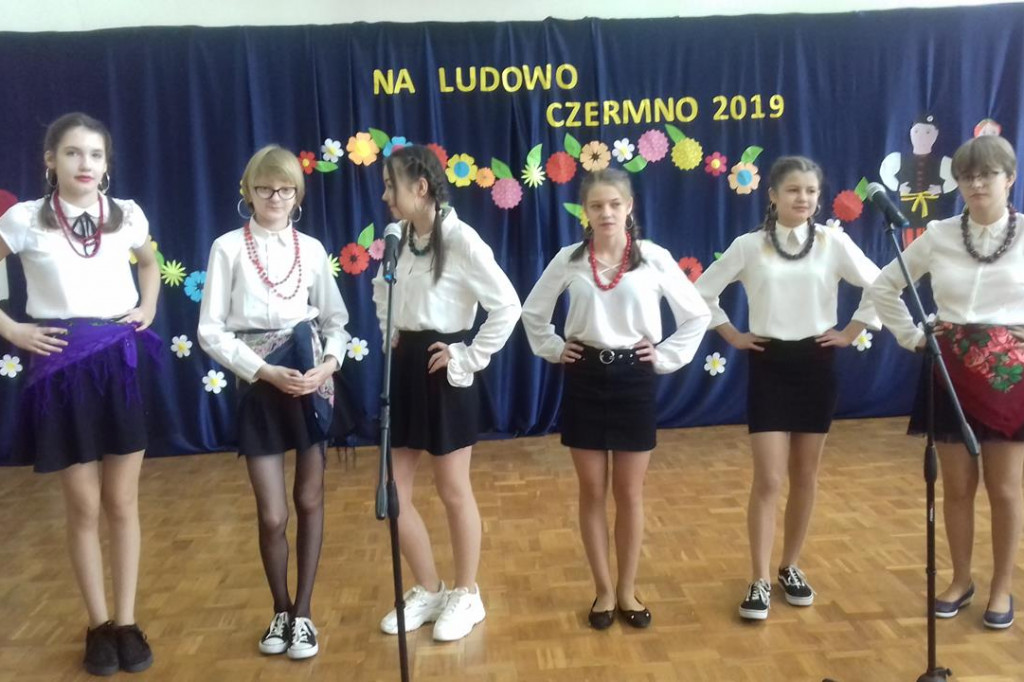 Piosenka ludowa wybrzmiała w Czermnie. [zdjęcia]