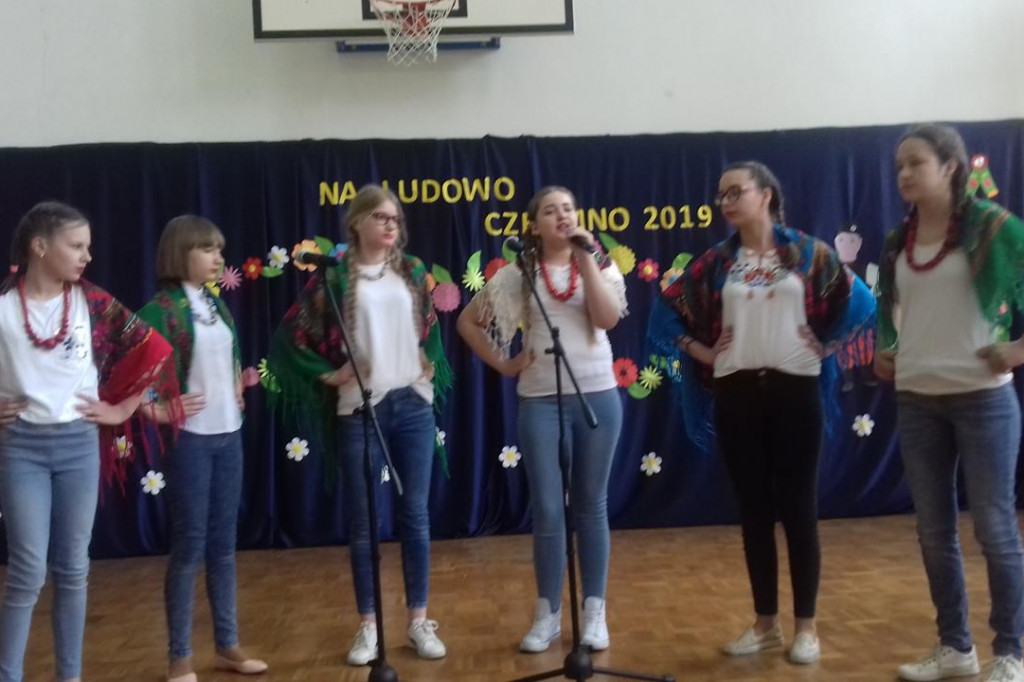 Piosenka ludowa wybrzmiała w Czermnie. [zdjęcia]