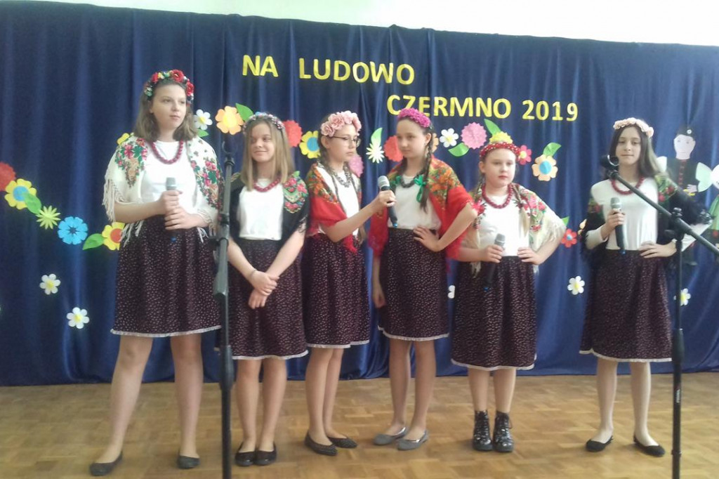 Piosenka ludowa wybrzmiała w Czermnie. [zdjęcia]