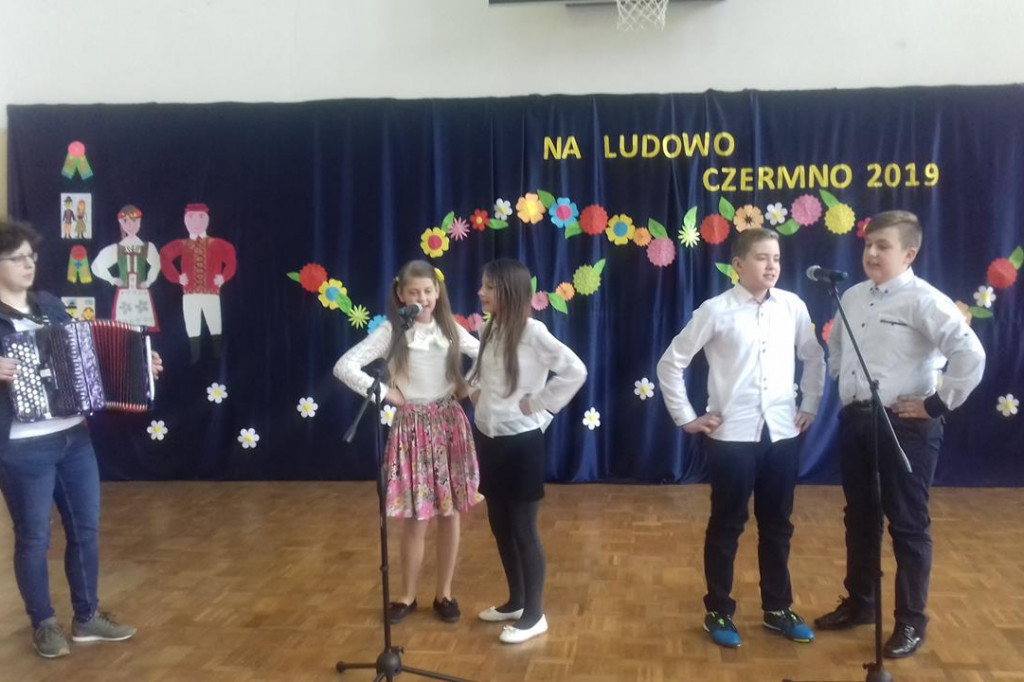 Piosenka ludowa wybrzmiała w Czermnie. [zdjęcia]