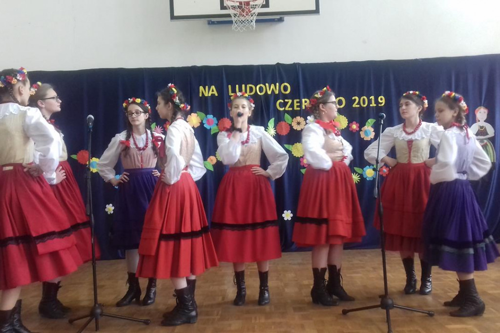 Piosenka ludowa wybrzmiała w Czermnie. [zdjęcia]