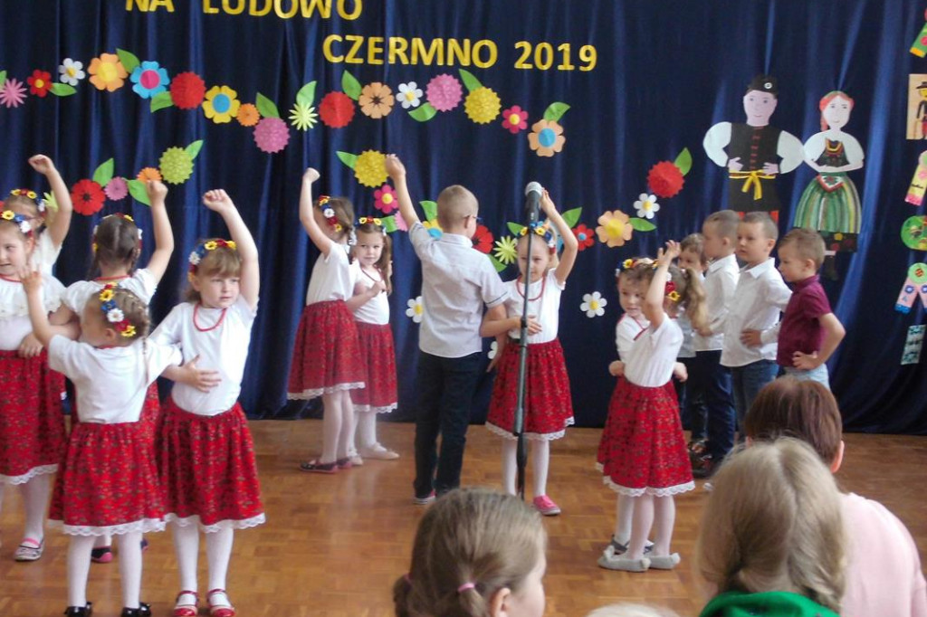 Piosenka ludowa wybrzmiała w Czermnie. [zdjęcia]