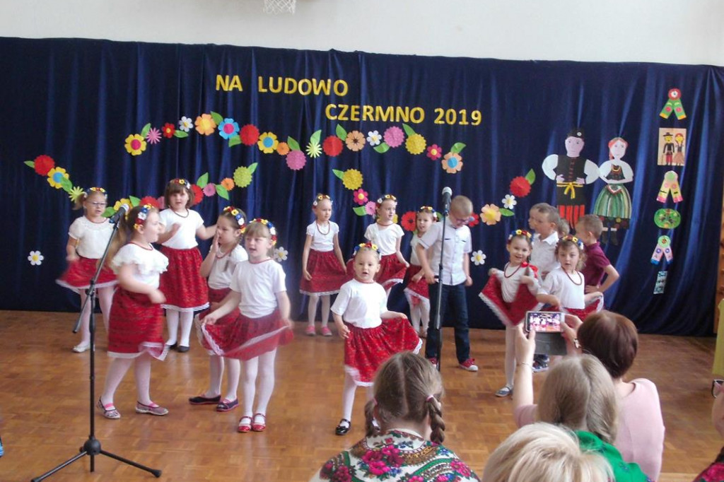 Piosenka ludowa wybrzmiała w Czermnie. [zdjęcia]
