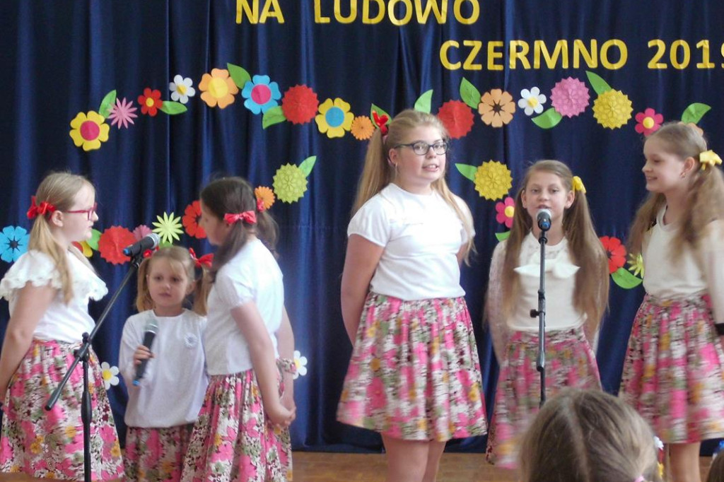 Piosenka ludowa wybrzmiała w Czermnie. [zdjęcia]