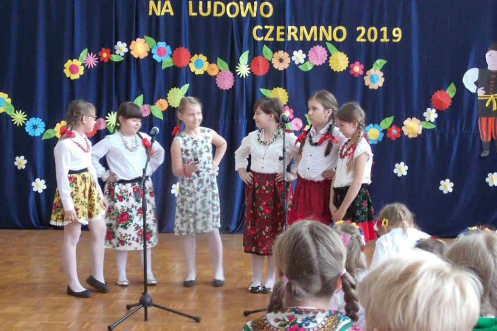 Piosenka ludowa wybrzmiała w Czermnie. [zdjęcia]