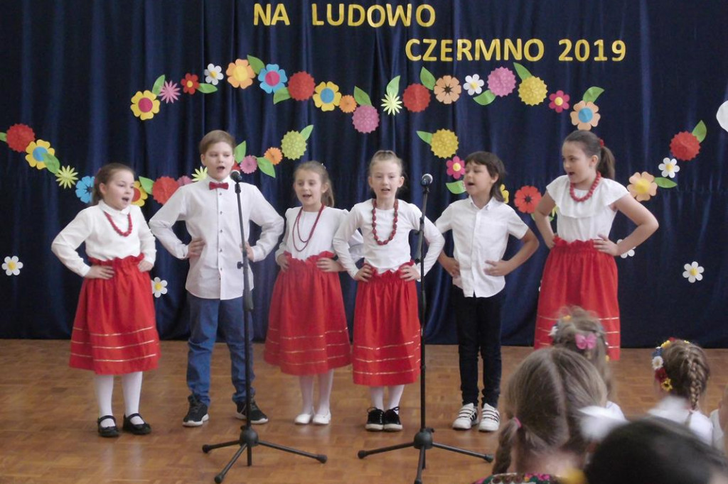 Piosenka ludowa wybrzmiała w Czermnie. [zdjęcia]