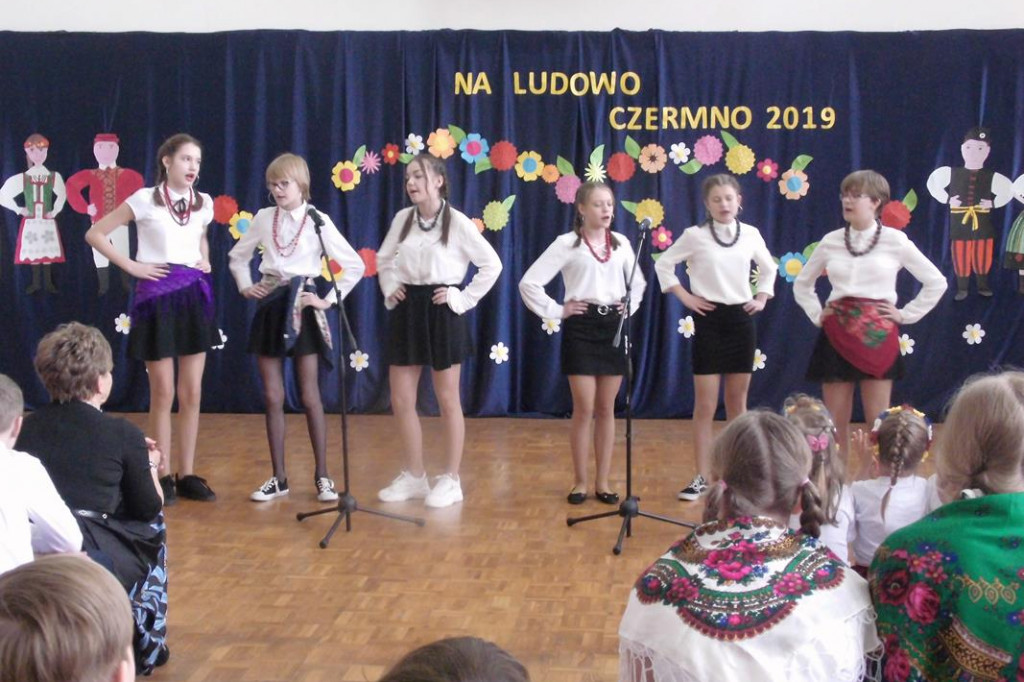Piosenka ludowa wybrzmiała w Czermnie. [zdjęcia]