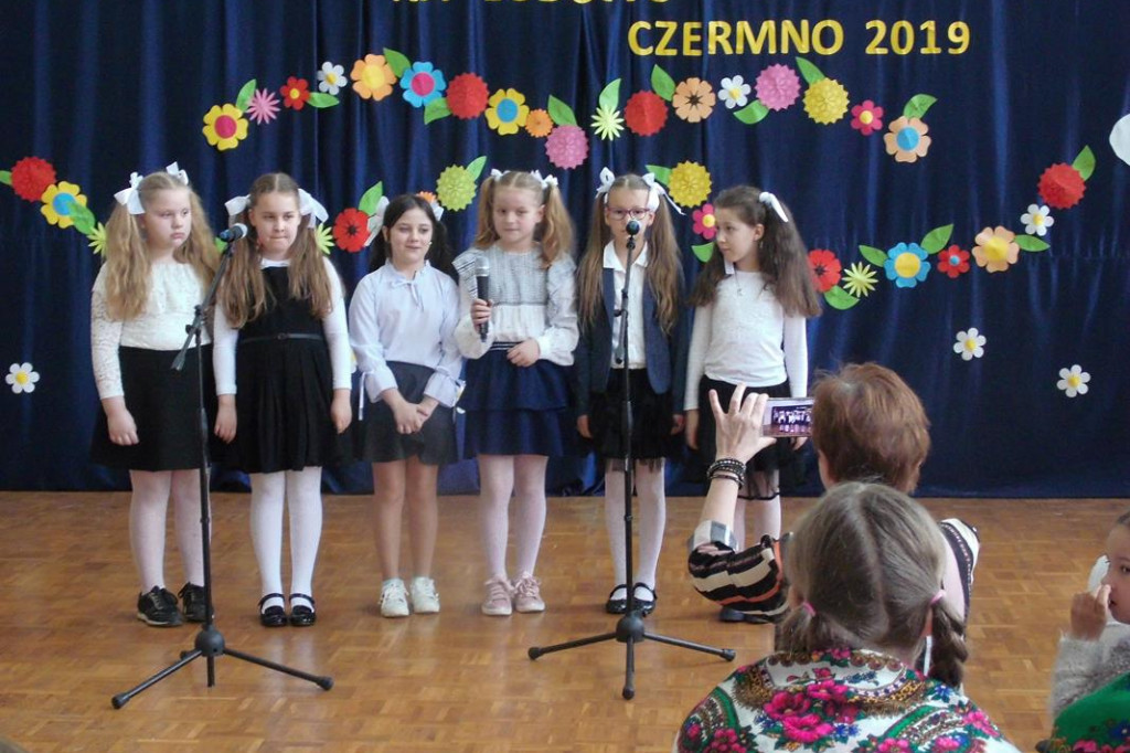 Piosenka ludowa wybrzmiała w Czermnie. [zdjęcia]