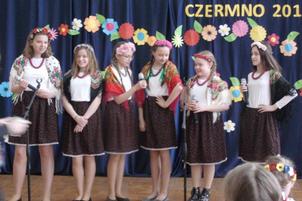 Piosenka ludowa wybrzmiała w Czermnie. [zdjęcia]