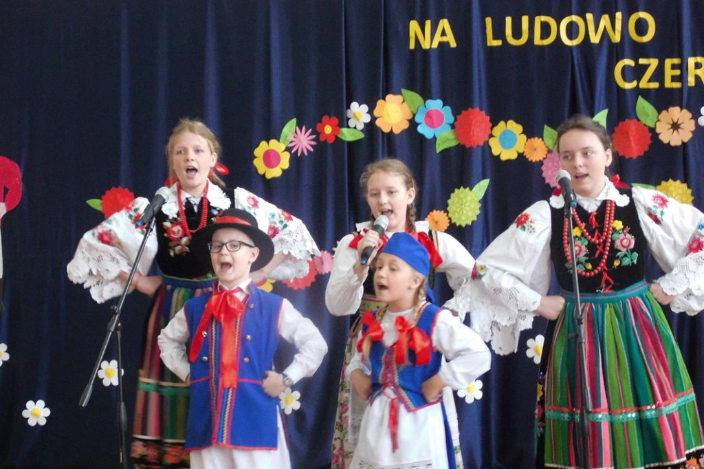 Piosenka ludowa wybrzmiała w Czermnie. [zdjęcia]