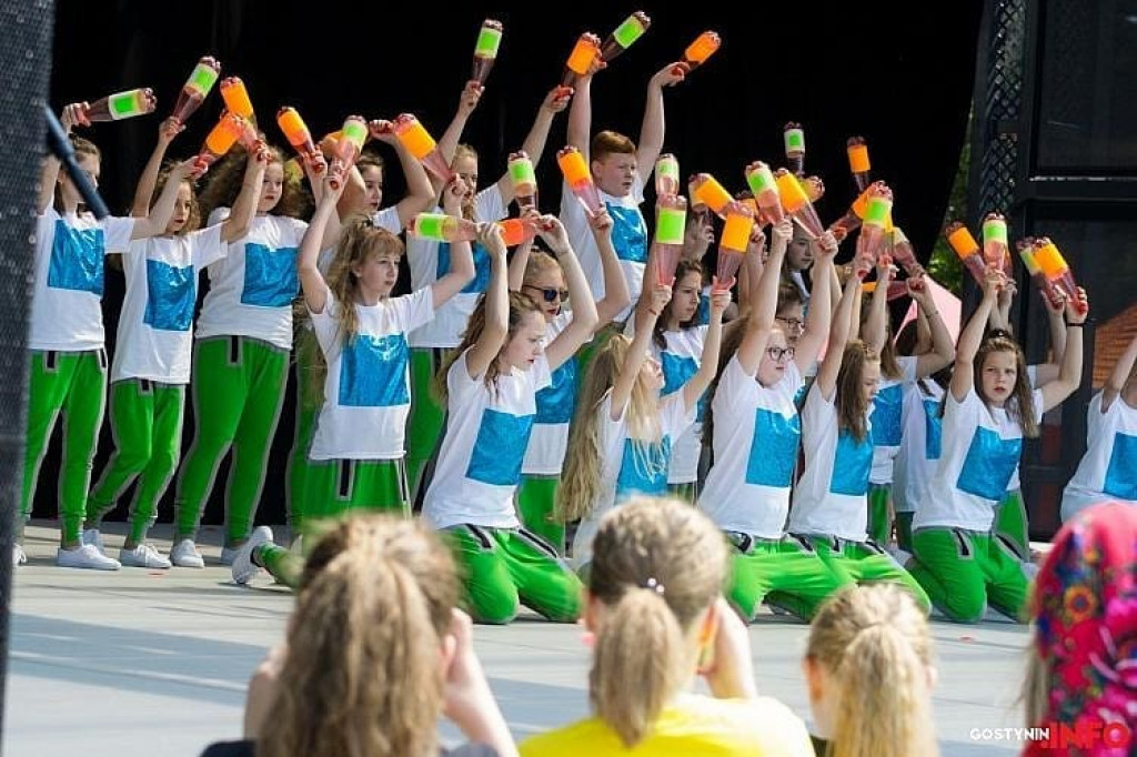 Świetne występy zespołów tanecznych z Gąbina. Jeden z nich na podium festiwalu. [zdjęcia]