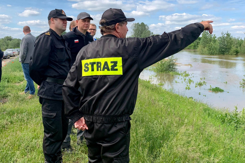 Wisła się stabilizuje lecz nadal jest niebezpieczna. Wczoraj gminę Gąbin wizytował Wojewoda. [zdjęcia]