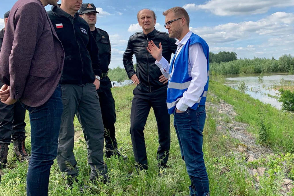 Wisła się stabilizuje lecz nadal jest niebezpieczna. Wczoraj gminę Gąbin wizytował Wojewoda. [zdjęcia]