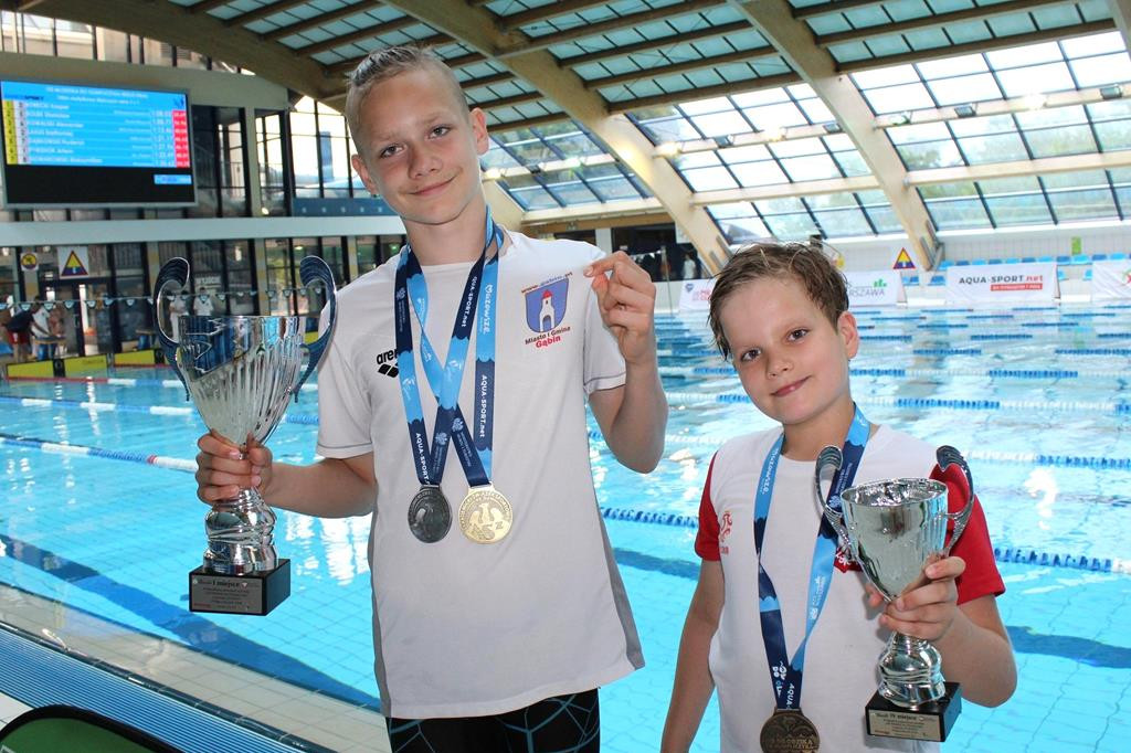 Tymek Jóźwiak z Jordanowa najlepszym pływakiem wśród 11 latków. Jego brat również odnosi sukcesy. [zdjęcia]