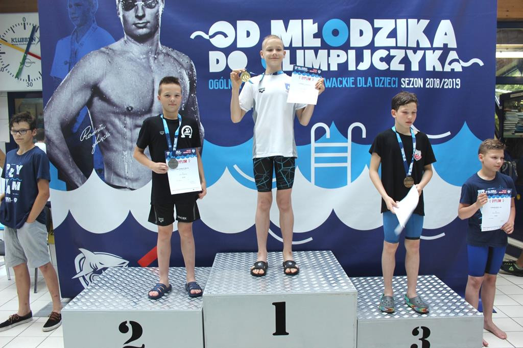 Tymek Jóźwiak z Jordanowa najlepszym pływakiem wśród 11 latków. Jego brat również odnosi sukcesy. [zdjęcia]