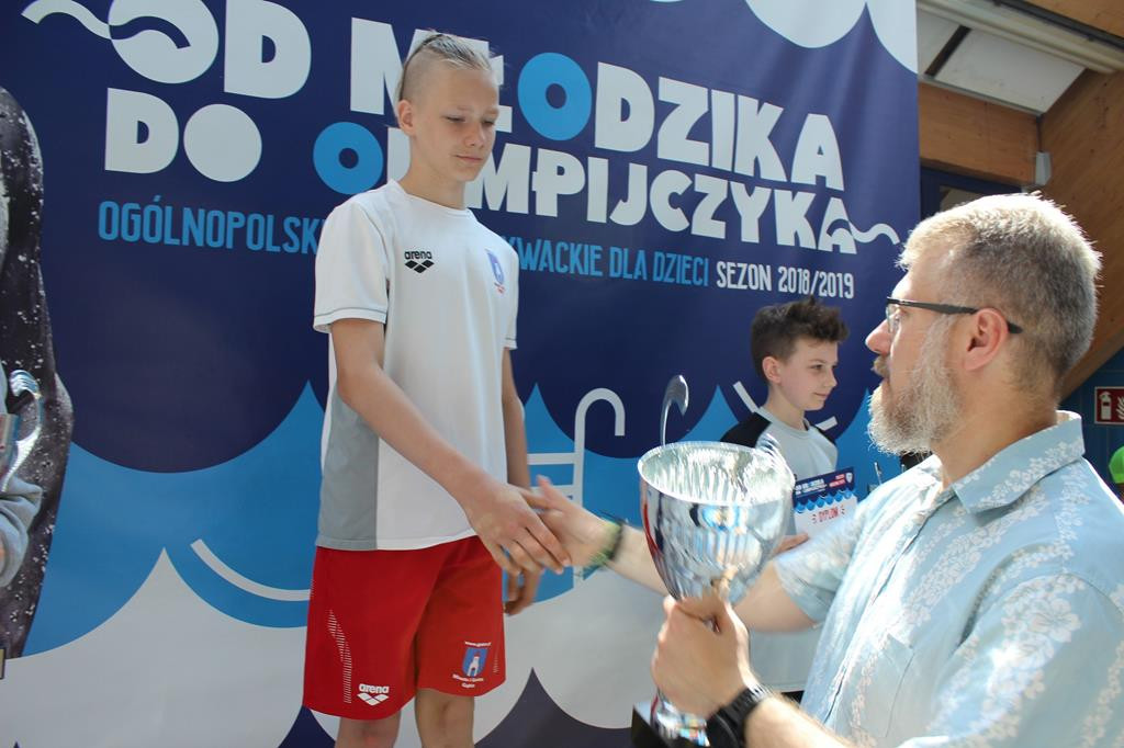 Tymek Jóźwiak z Jordanowa najlepszym pływakiem wśród 11 latków. Jego brat również odnosi sukcesy. [zdjęcia]