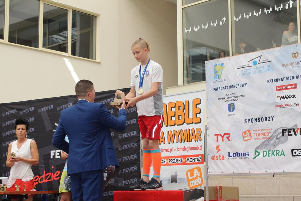 Tymek Jóźwiak z Jordanowa najlepszym pływakiem wśród 11 latków. Jego brat również odnosi sukcesy. [zdjęcia]