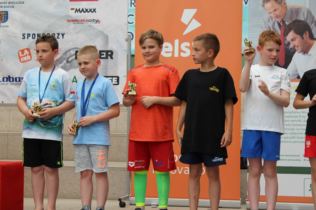 Tymek Jóźwiak z Jordanowa najlepszym pływakiem wśród 11 latków. Jego brat również odnosi sukcesy. [zdjęcia]