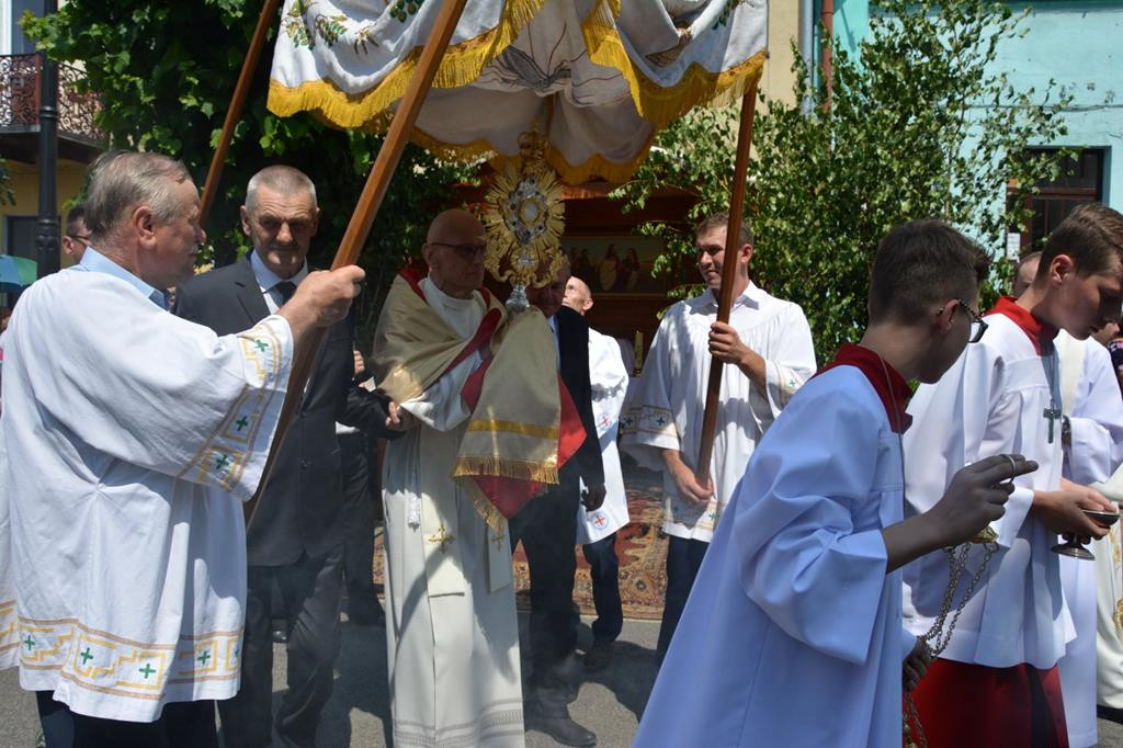 Ulicami Gąbina przeszła uroczysta procesja Bożego Ciała. [zdjęcia]