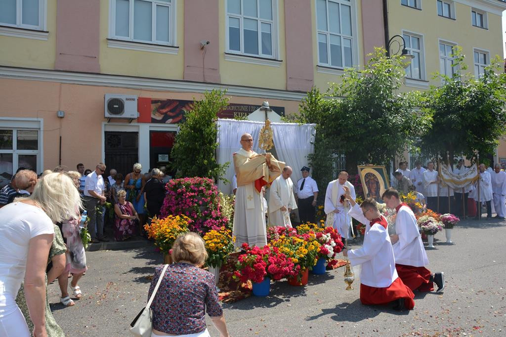 Ulicami Gąbina przeszła uroczysta procesja Bożego Ciała. [zdjęcia]