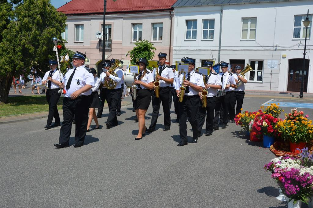 Ulicami Gąbina przeszła uroczysta procesja Bożego Ciała. [zdjęcia]
