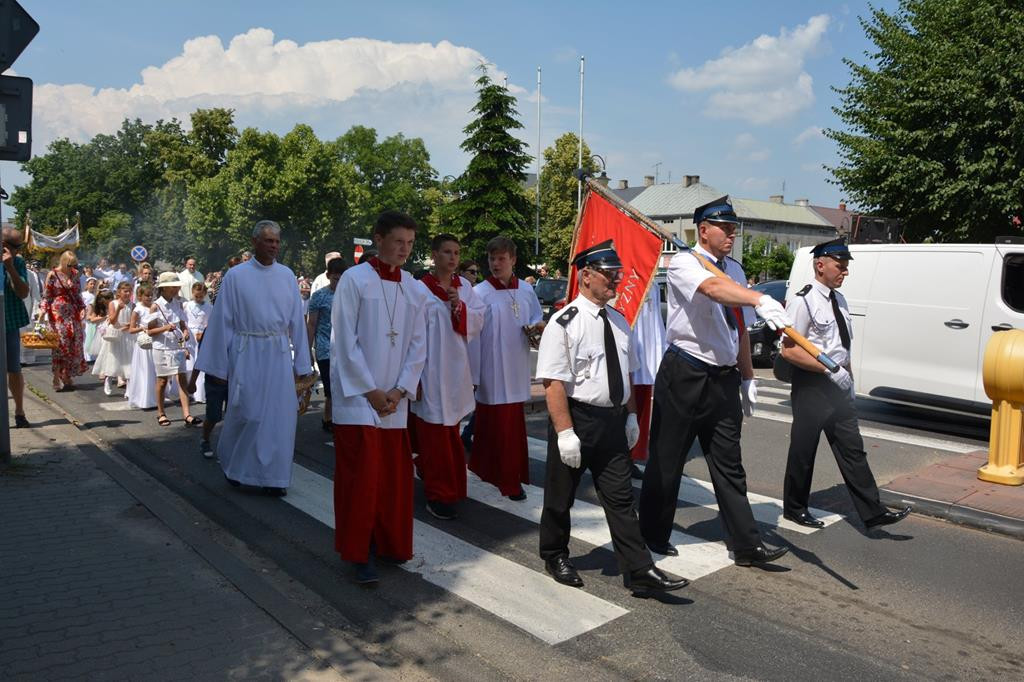 Ulicami Gąbina przeszła uroczysta procesja Bożego Ciała. [zdjęcia]