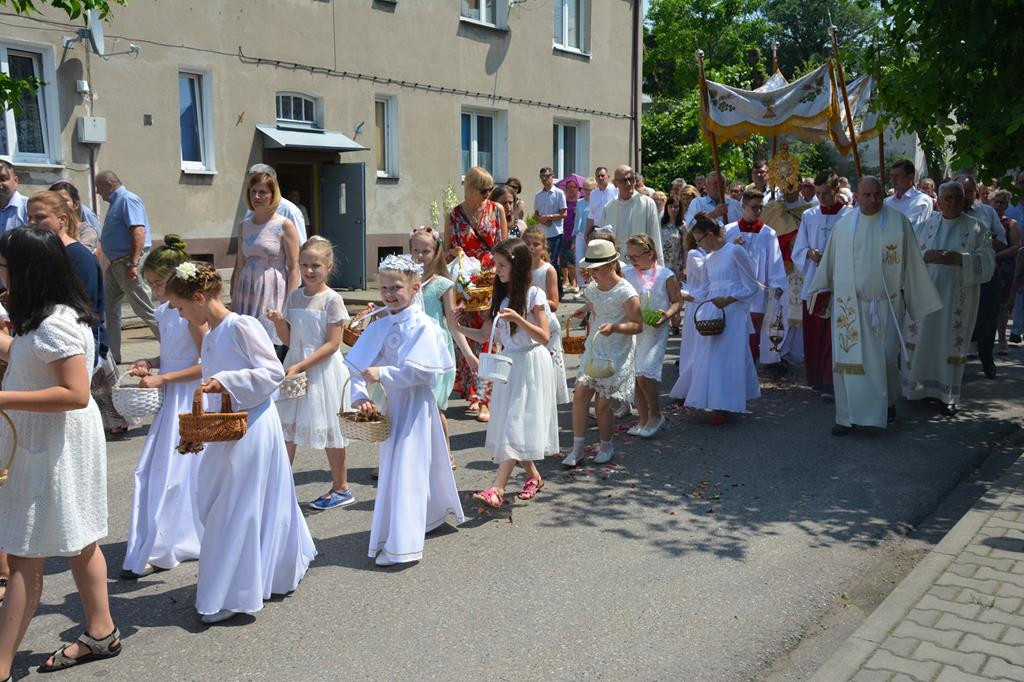 Ulicami Gąbina przeszła uroczysta procesja Bożego Ciała. [zdjęcia]