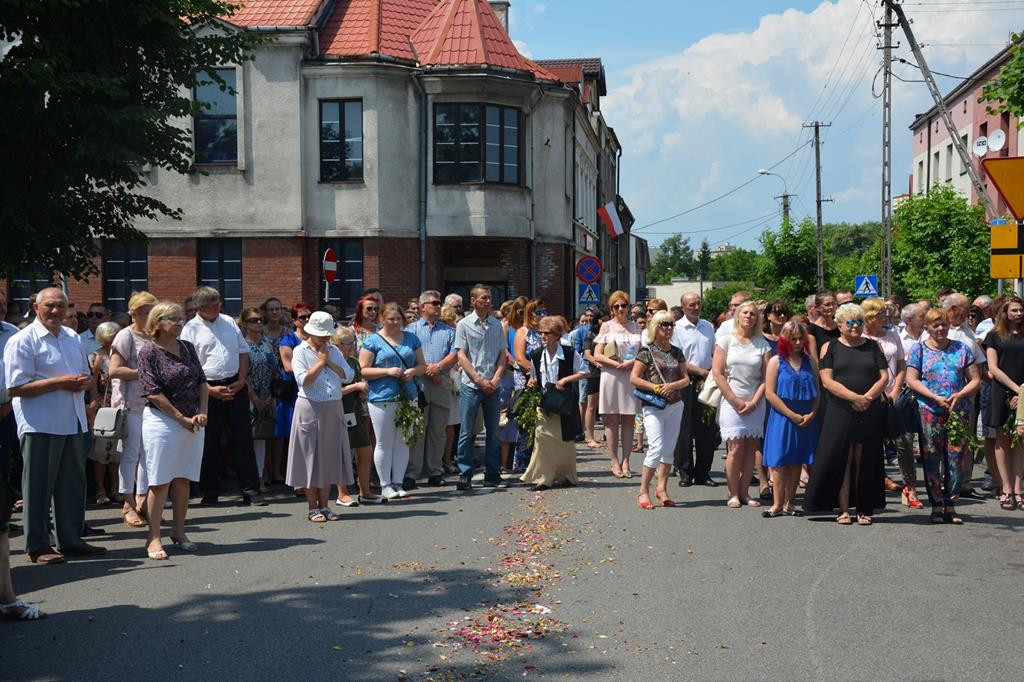 Ulicami Gąbina przeszła uroczysta procesja Bożego Ciała. [zdjęcia]