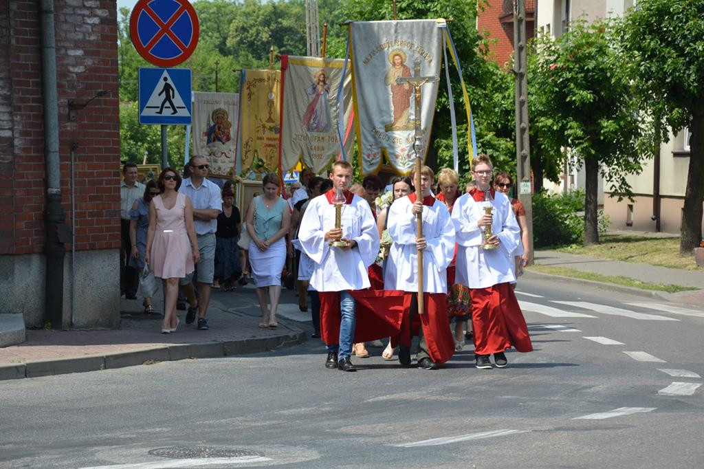 Ulicami Gąbina przeszła uroczysta procesja Bożego Ciała. [zdjęcia]