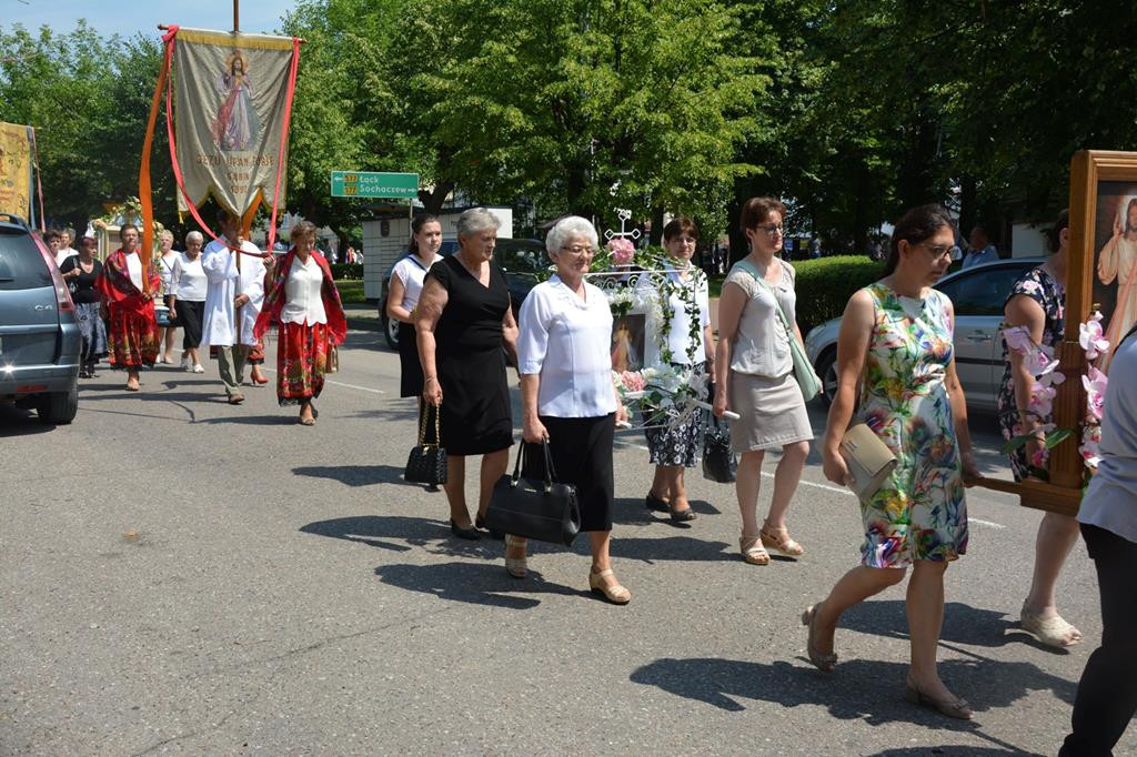 Ulicami Gąbina przeszła uroczysta procesja Bożego Ciała. [zdjęcia]