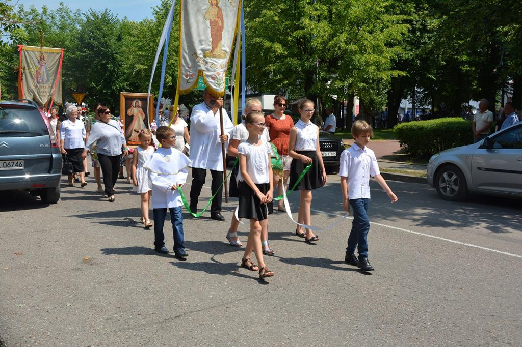 Ulicami Gąbina przeszła uroczysta procesja Bożego Ciała. [zdjęcia]
