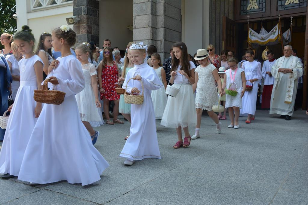 Ulicami Gąbina przeszła uroczysta procesja Bożego Ciała. [zdjęcia]