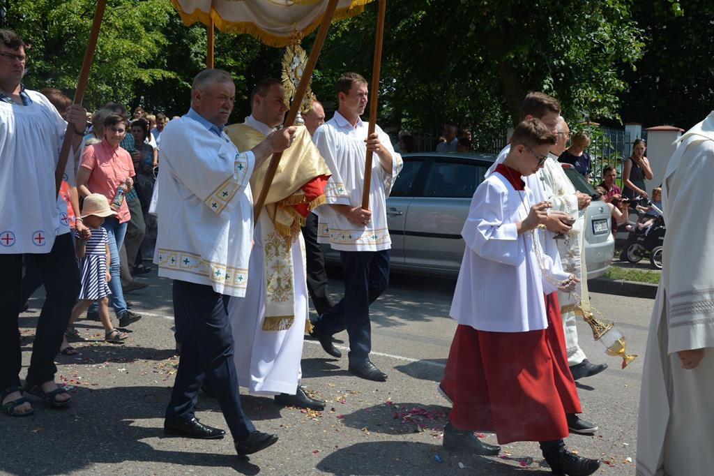 Ulicami Gąbina przeszła uroczysta procesja Bożego Ciała. [zdjęcia]
