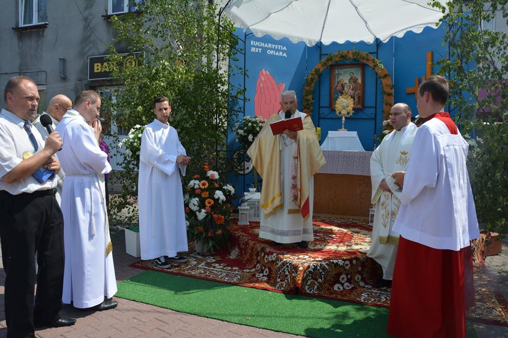 Ulicami Gąbina przeszła uroczysta procesja Bożego Ciała. [zdjęcia]