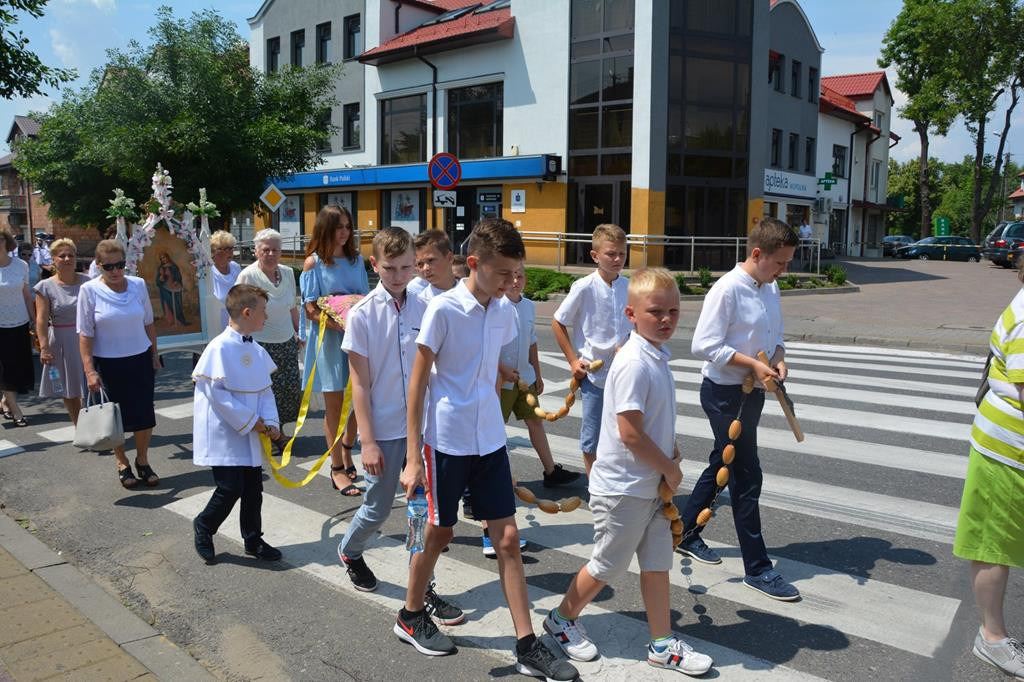 Ulicami Gąbina przeszła uroczysta procesja Bożego Ciała. [zdjęcia]