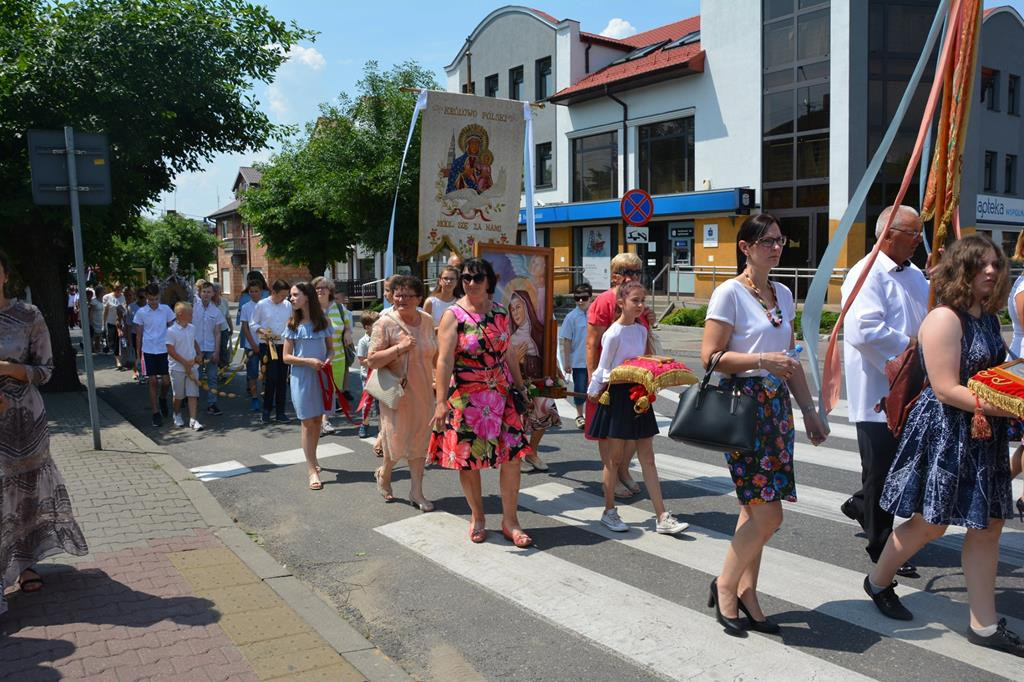 Ulicami Gąbina przeszła uroczysta procesja Bożego Ciała. [zdjęcia]