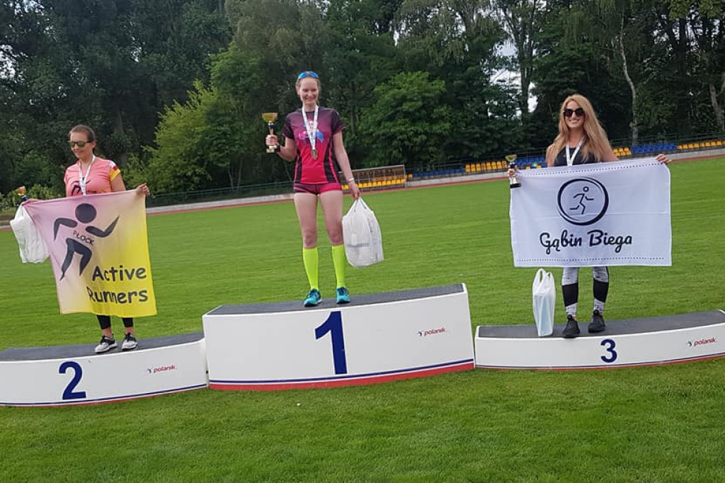 Biegacze z Gąbin Biega na podium w Ciechanowie. Przywieźli wiele pucharów. [zdjęcia]