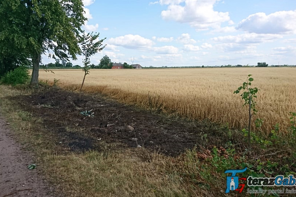 Groźny pożar w Lipińskich. Mało brakowało, a zapaliłoby się zboże. [zdjęcia]