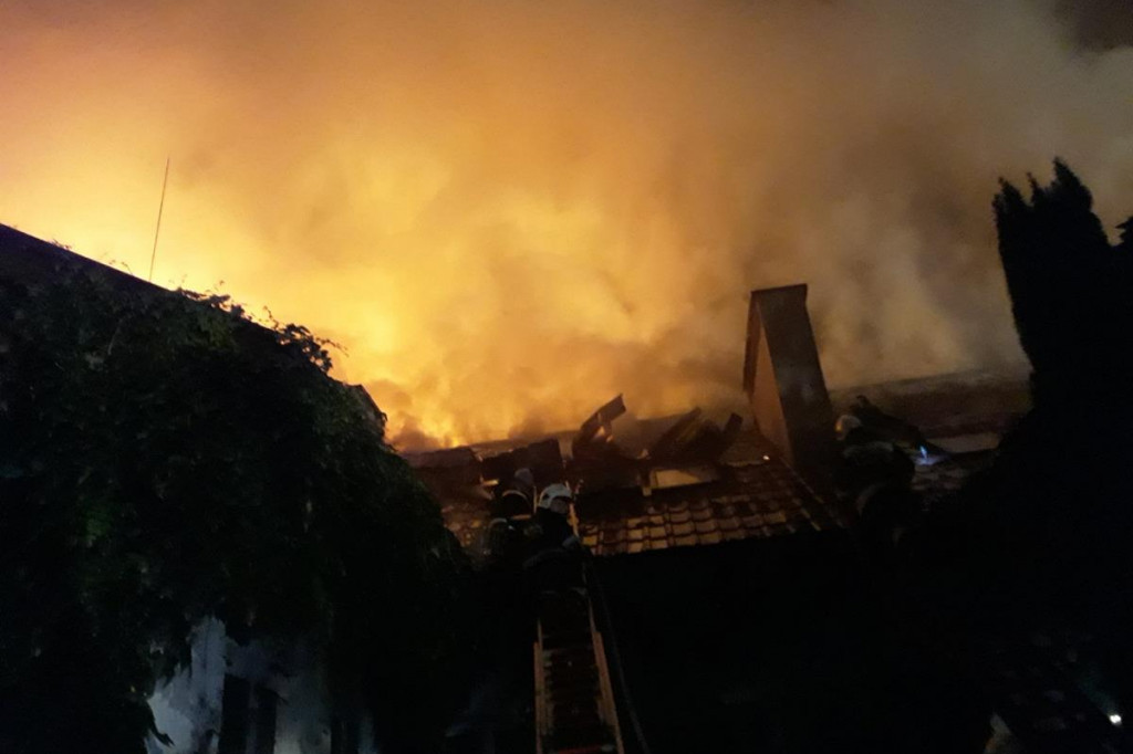 Pod Płockiem spłonął Dom Pomocy Społecznej. Trwa zbiórka na rzecz osób dotkniętych pożarem.