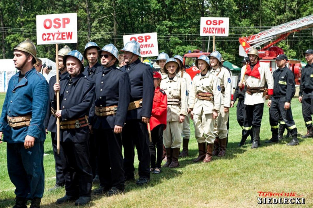 Strażacy z sąsiedniej gminy mają wyjątkową sikawkę. Prezentują ją w całej Polsce. [zdjęcia]