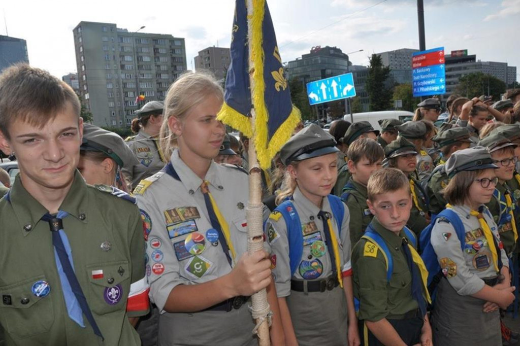 Harcerze z Gąbina uczcili pamięć Powstańców Warszawskich. W wyjątkowym miejscu. [zdjęcia]