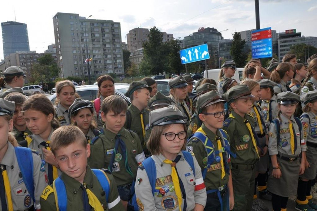 Harcerze z Gąbina uczcili pamięć Powstańców Warszawskich. W wyjątkowym miejscu. [zdjęcia]