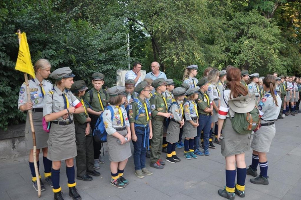 Harcerze z Gąbina uczcili pamięć Powstańców Warszawskich. W wyjątkowym miejscu. [zdjęcia]